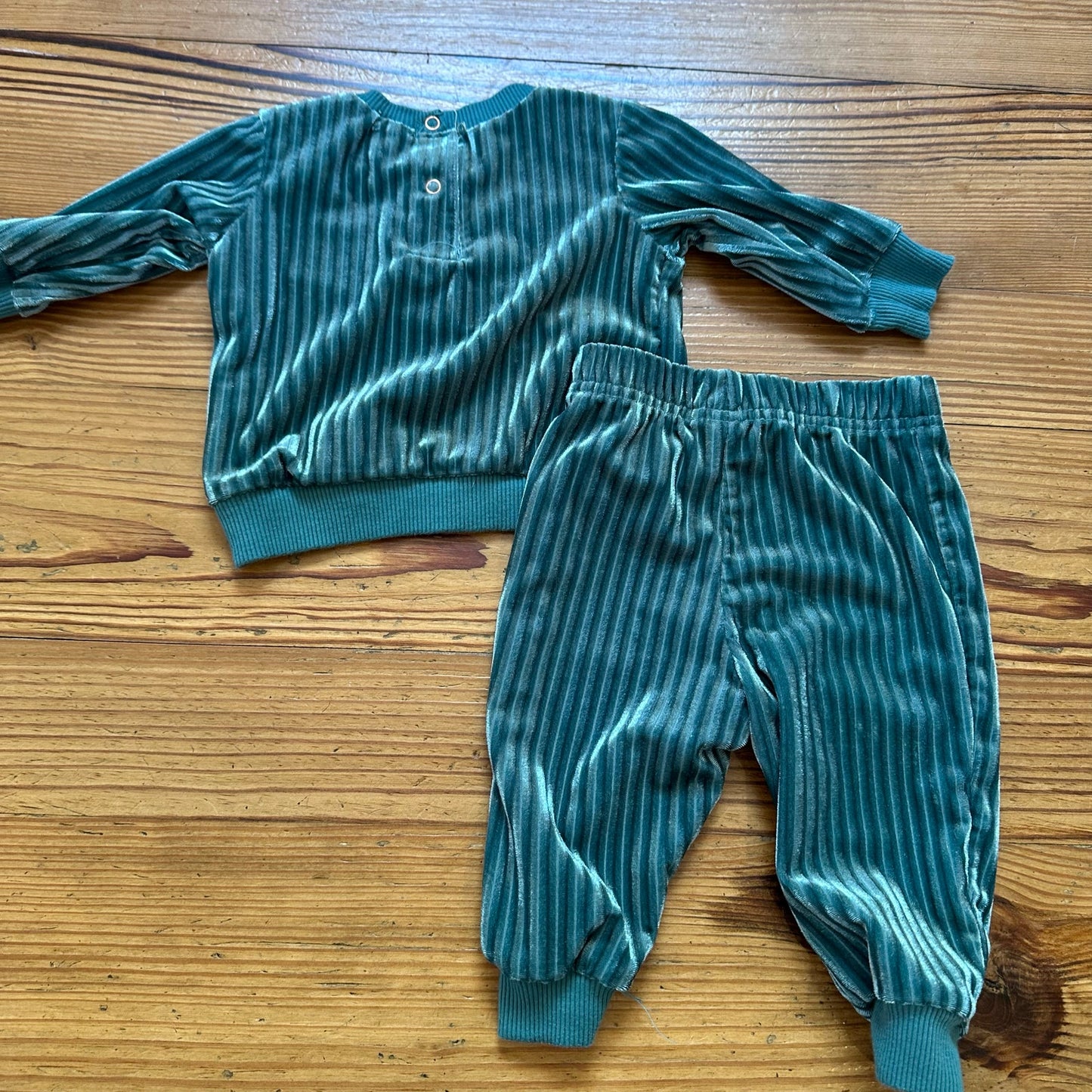Tahari green velvet ribbed ruffle long sleeve pant set SIZE 0-3M