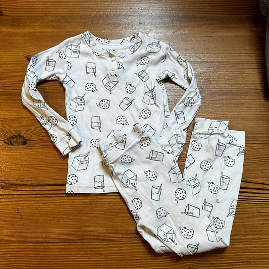 Baby Gap white blue cookies and milk long sleeve pajama set SIZE 5
