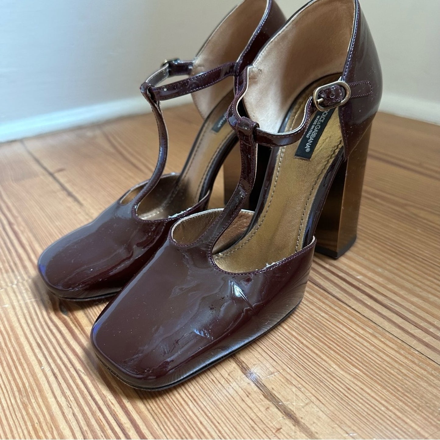 Dolce & Gabbana dark red gold patent leather T strap pumps SIZE 38.5