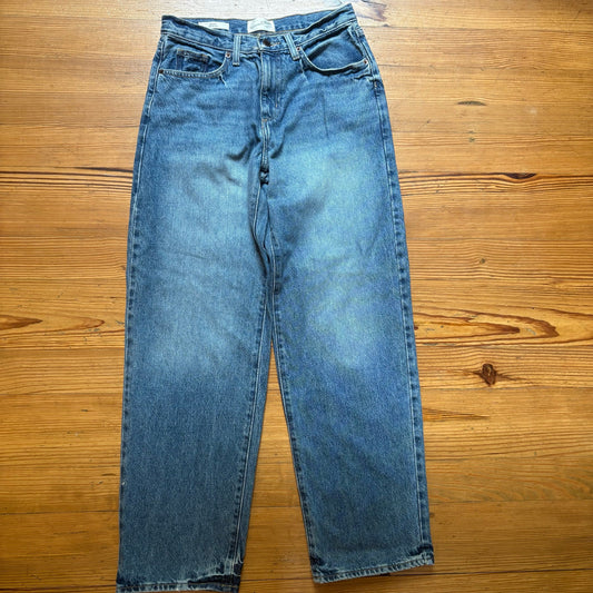 Universal Thread medium wash 90s baggy straight leg womens jeans SIZE 2