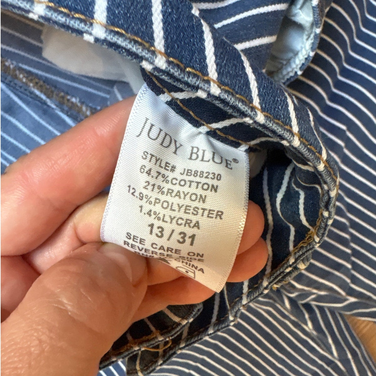 Judy Blue denim white striped super flare womens jeans SIZE 31