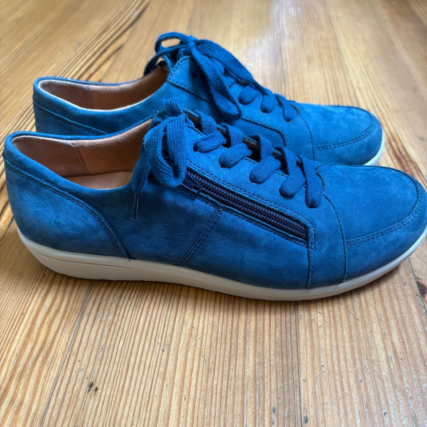 Vionic Abigail blue suede white sole orthotic zipper side sneaker SIZE 8.5