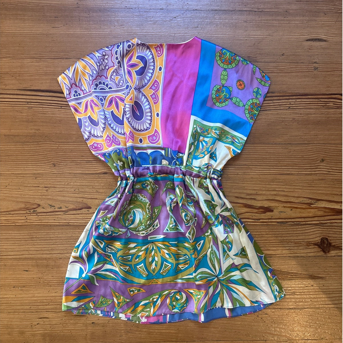 Alice & Trixie colorful silk plunge neckline tie front cap sleeve blouse SIZE M