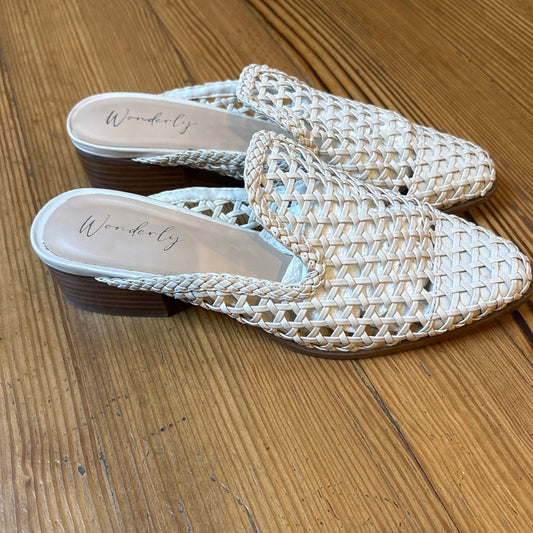 Wonderly cream woven crochet faux leather pointed toe heeled mules SIZE 7