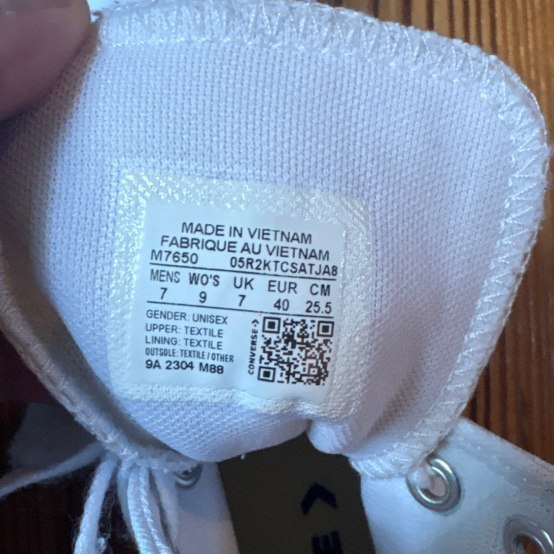 Converse All Star Chuck Taylor white high top unisex sneakers SIZE M7, W9