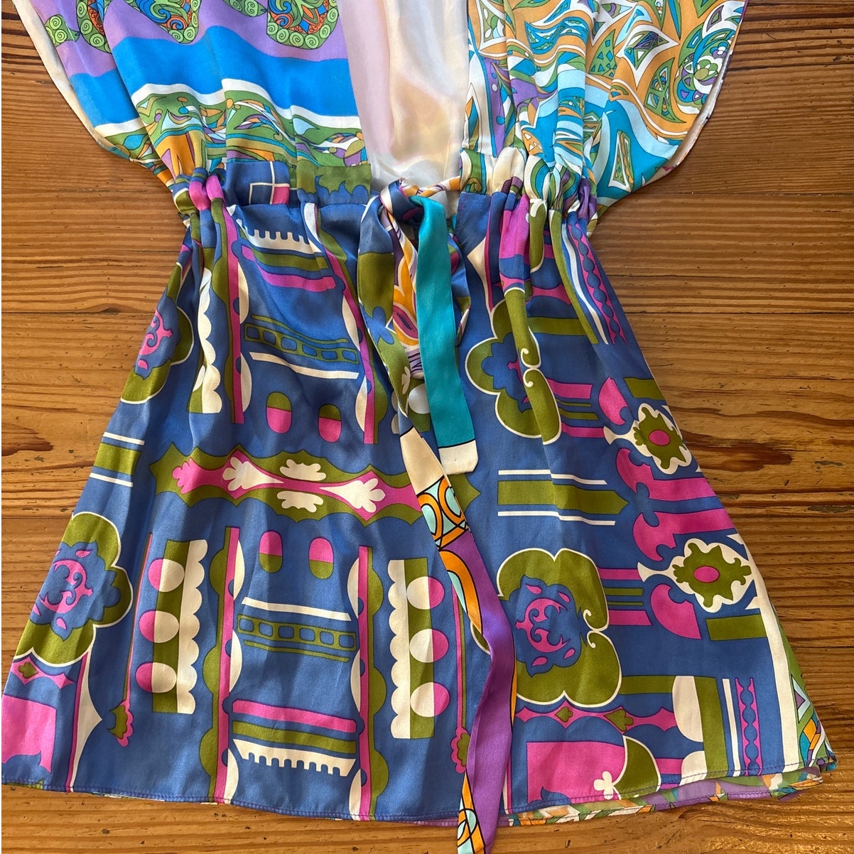 Alice & Trixie colorful silk plunge neckline tie front cap sleeve blouse SIZE M