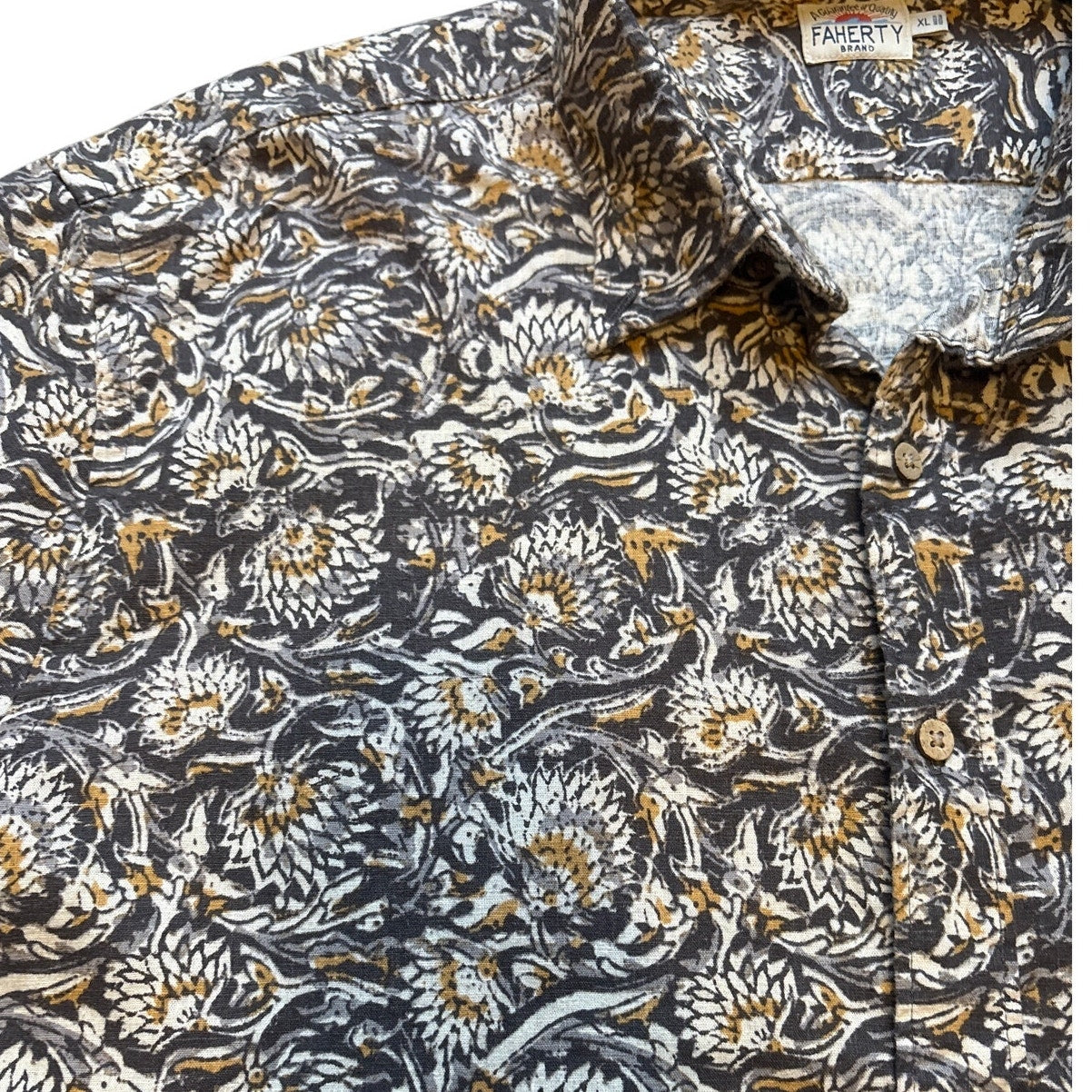 Faherty Breeze Camp brown desert floral short sleeve button mens shirt SIZE XL