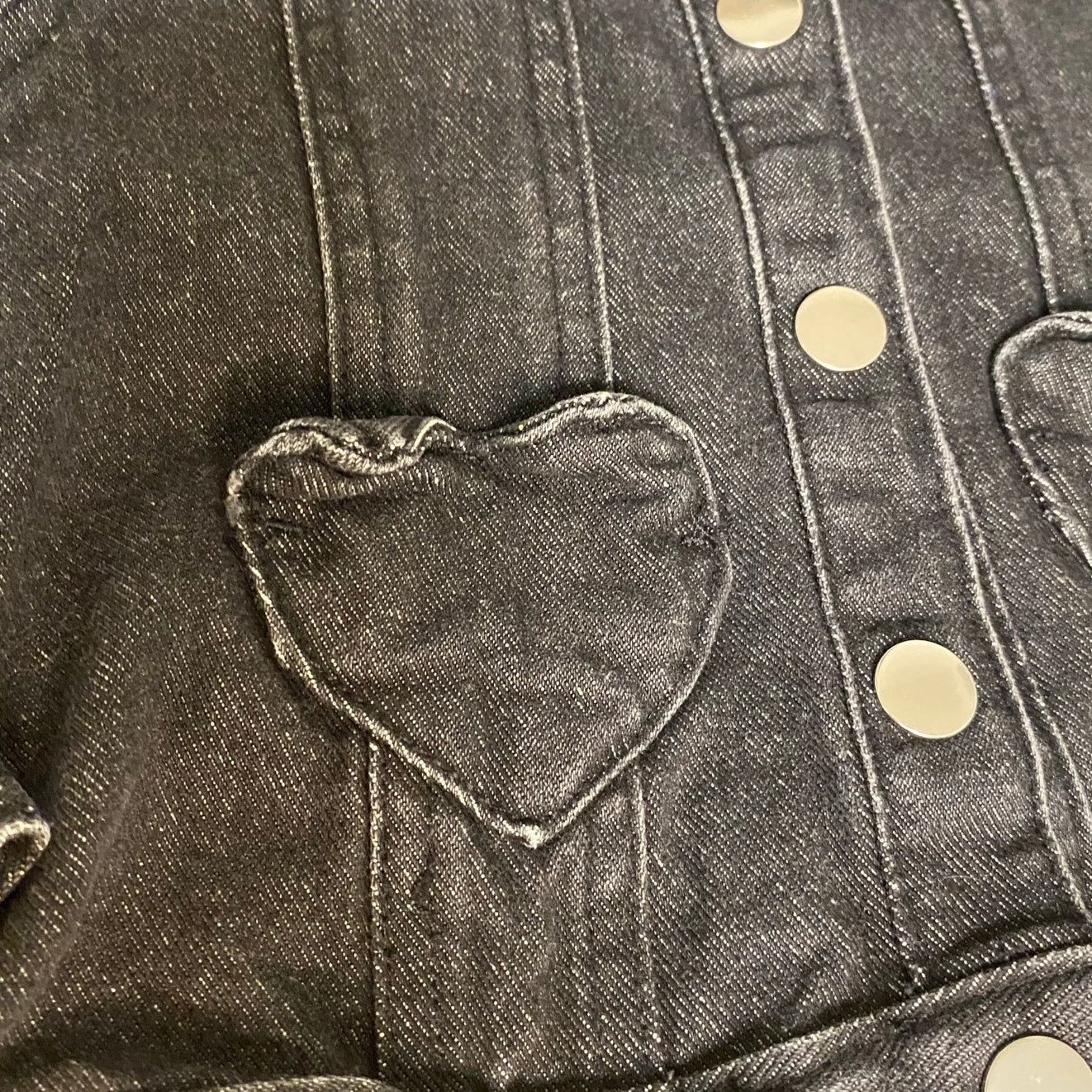 Nannette black jean cropped heart pocket snap jacket SIZE 6