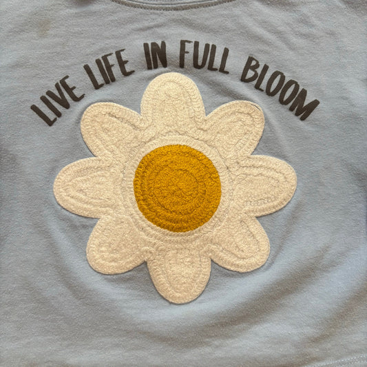 Bearpaw blue daisy live life full bloom ruffle cropped short sleeve shirt SIZE 4