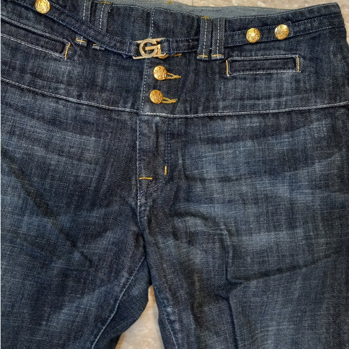 Guess y2k dark wash denim mid rise belted capri jeans SIZE 30