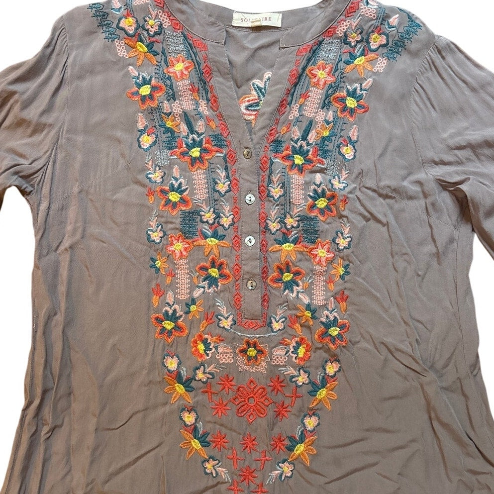 Solitaire light gray floral embroidered button adjustable sleeve blouse SIZE M