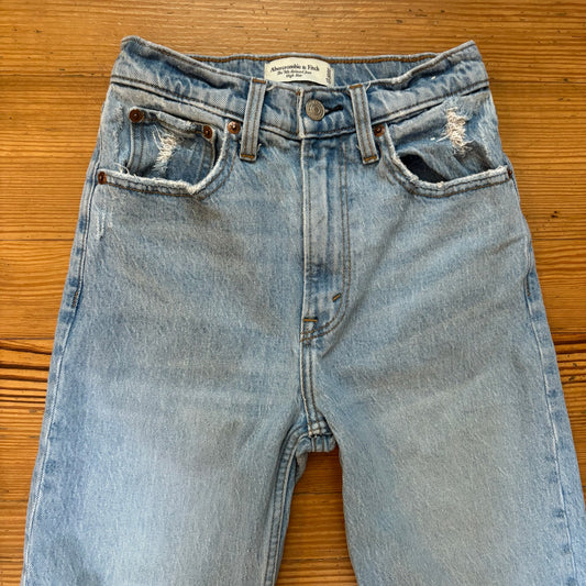 Abercrombie & Fitch light wash distressed 90s relaxed high rise jeans SIZE 00