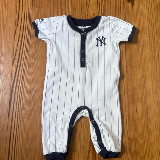 Majestic MLB New York Yankees white blue pin striped bodysuit SIZE 6-9M