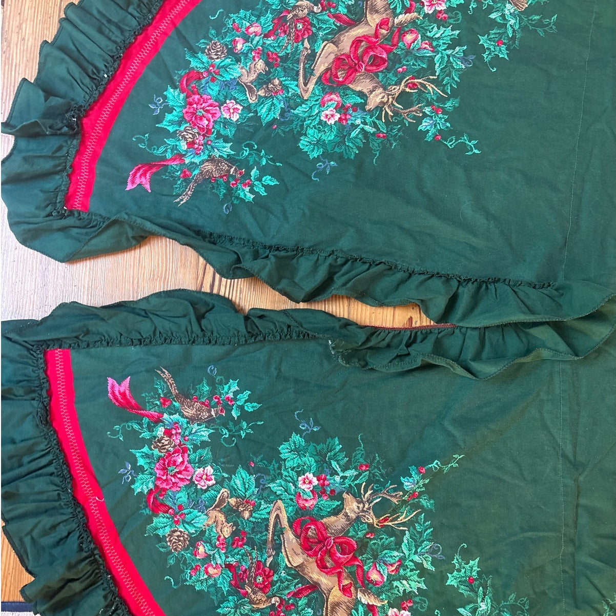 Vintage Christmas green ruffle reindeer floral tree skirt
