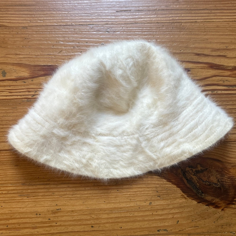 Kangol y2k white fuzzy warm fitted angora bucket hat SIZE L