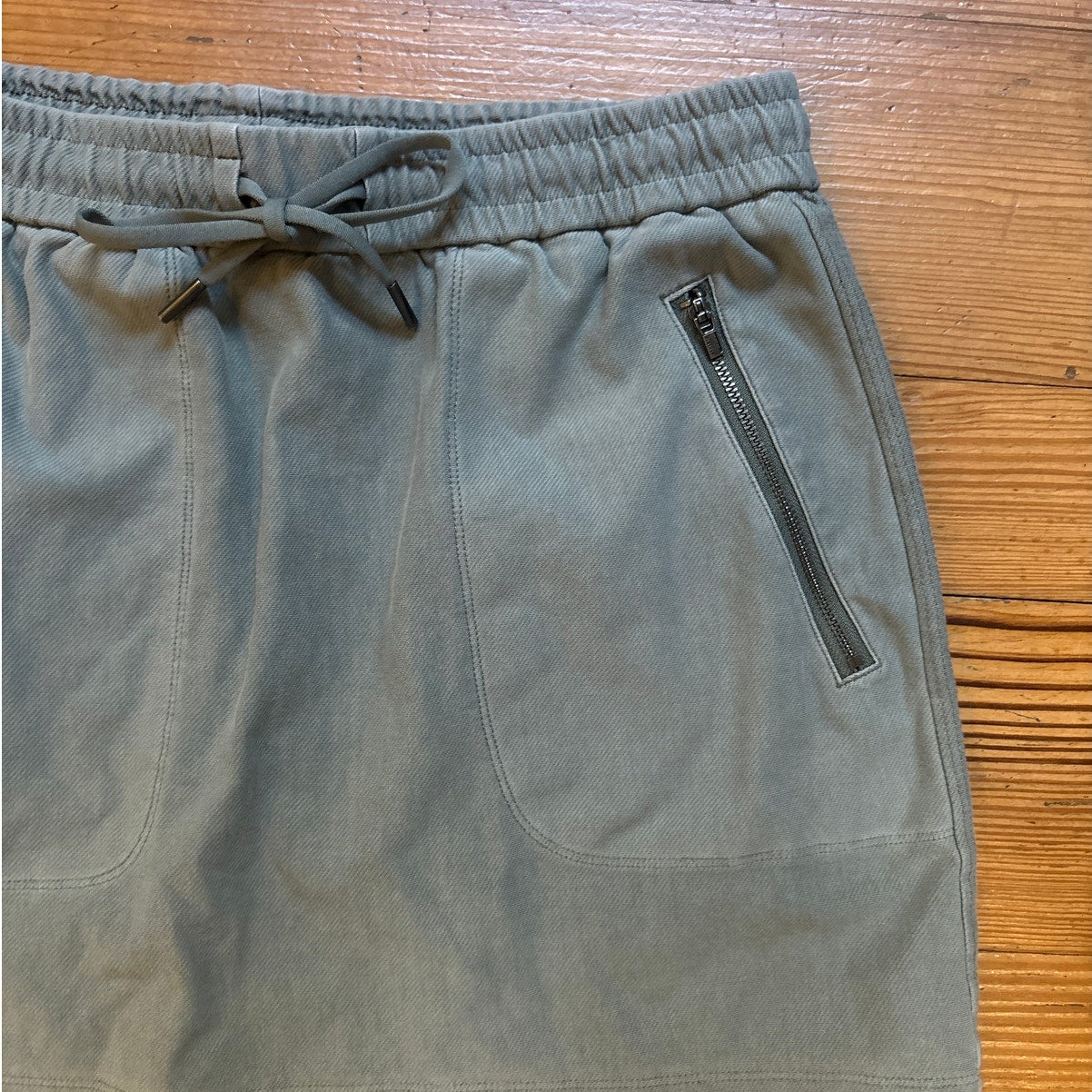 Athleta olive green sweatshirt pocket skirt SIZE 4