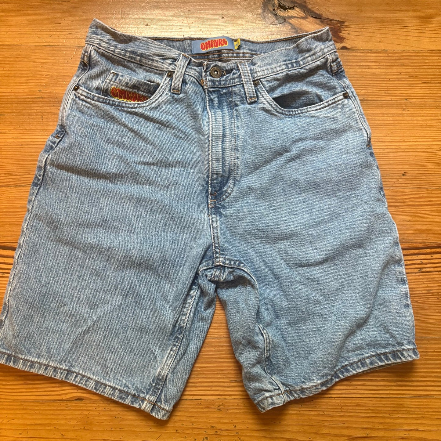 Empyre relaxed fit light wash 90s long inseam jean shorts SIZE 28