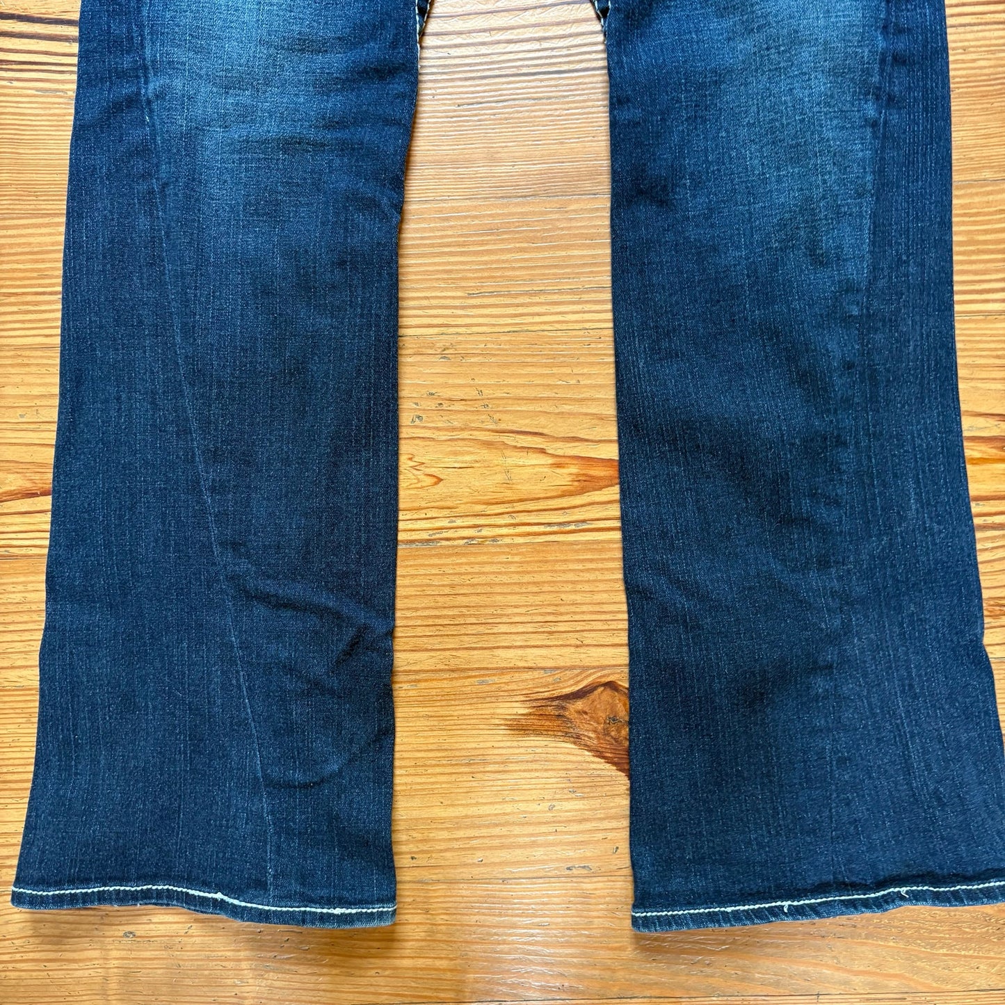 True Religion dark wash low rise bootcut jeans SIZE 32