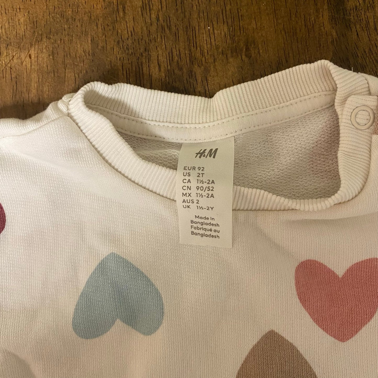 H&M ivory neutral hearts crew sweatshirt SIZE 2T