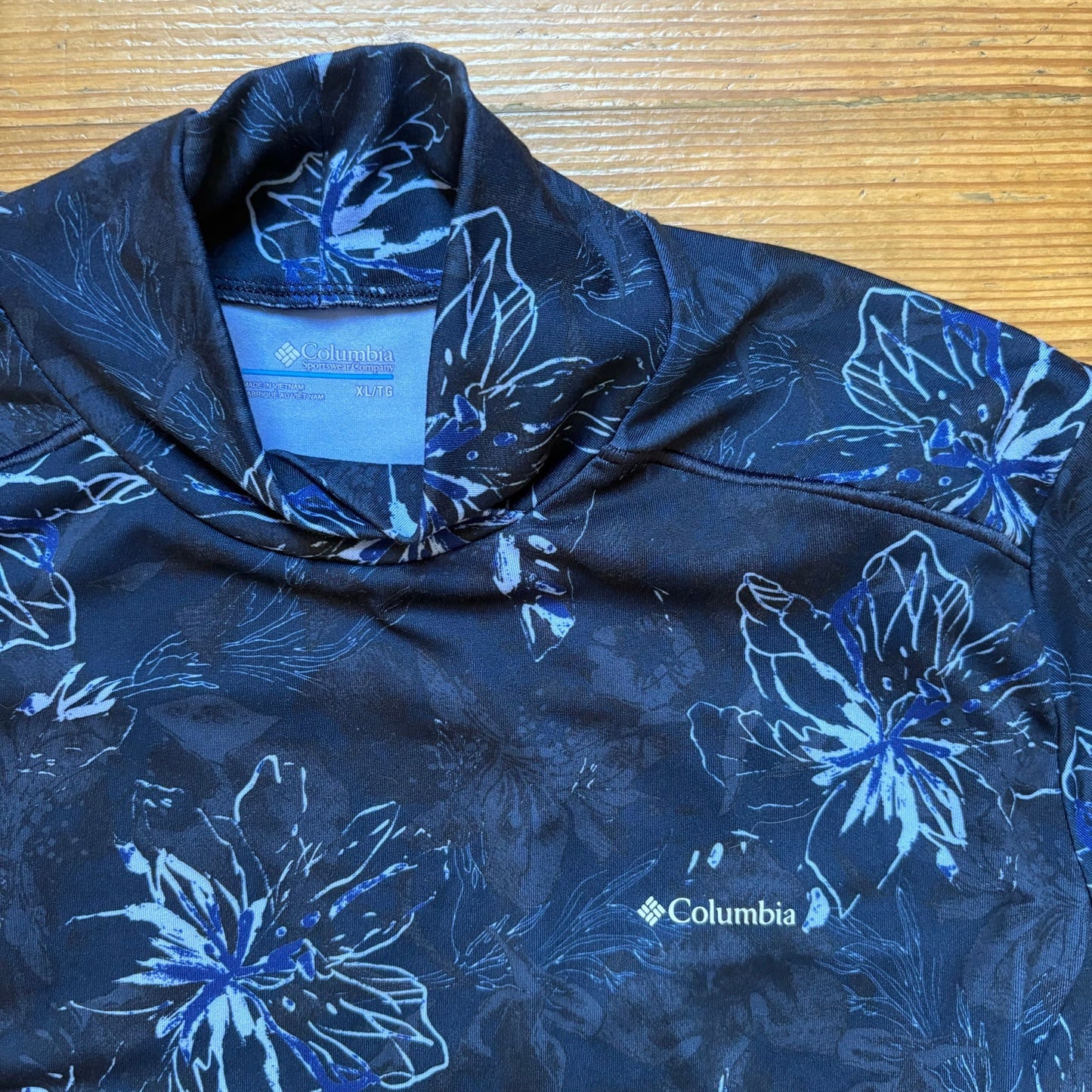 Columbia blue floral long sleeve high neck thermal shirt SIZE XL