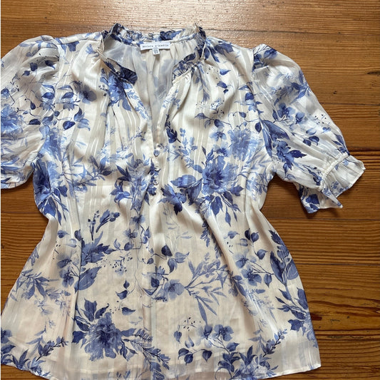Maison d' Amelie blue toile short puff sleeve plunge neckline blouse SIZE M