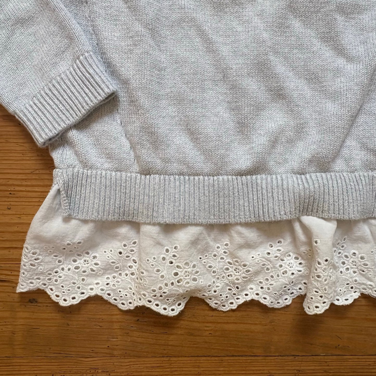 Cynthia Rowley light gray knit white eyelet bottom hem crew sweater SIZE L