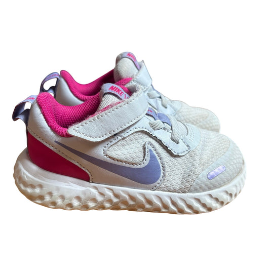 Nike white pink accent slip on elastic lace soft girls sneakers SIZE 8