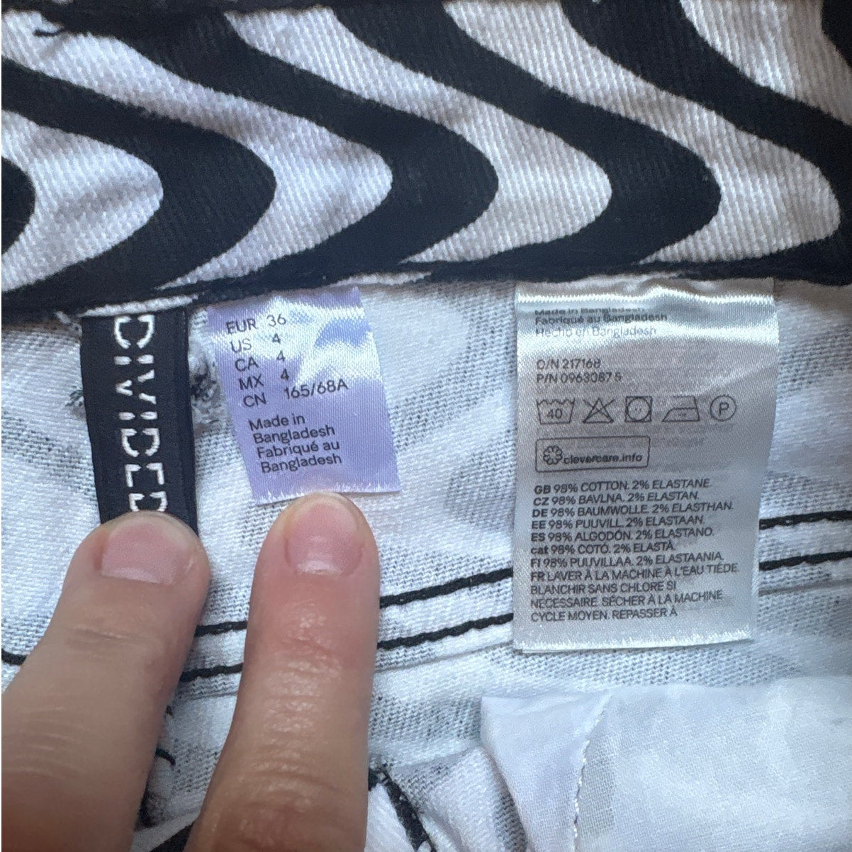 Divided by H&M black white wavy abstract straight leg high rise jeans SIZE 4