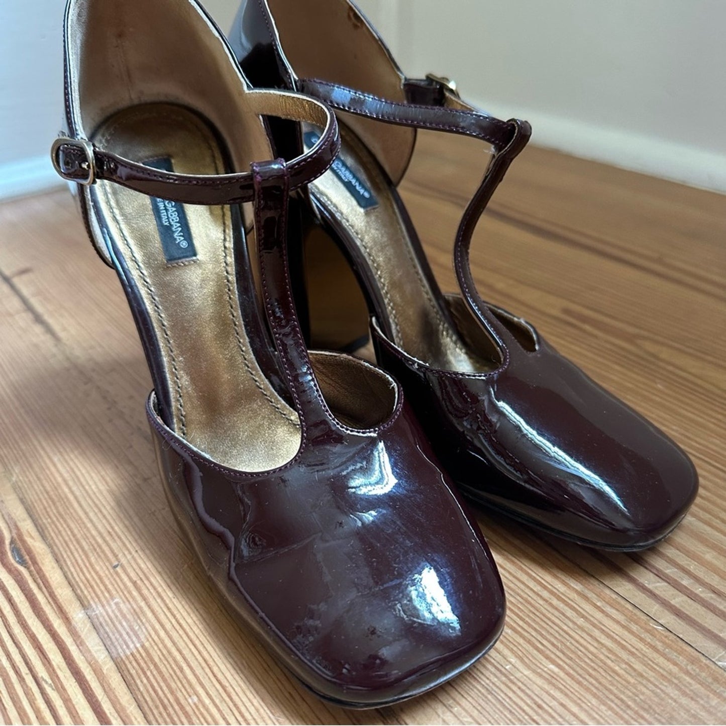 Dolce & Gabbana dark red gold patent leather T strap pumps SIZE 38.5