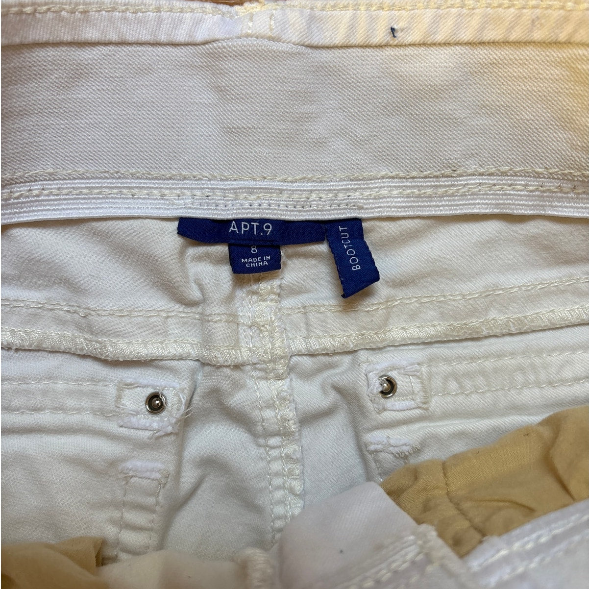 Apt. 9 white boot cut silver jeweled embroidered pocket high rise jeans SIZE 8