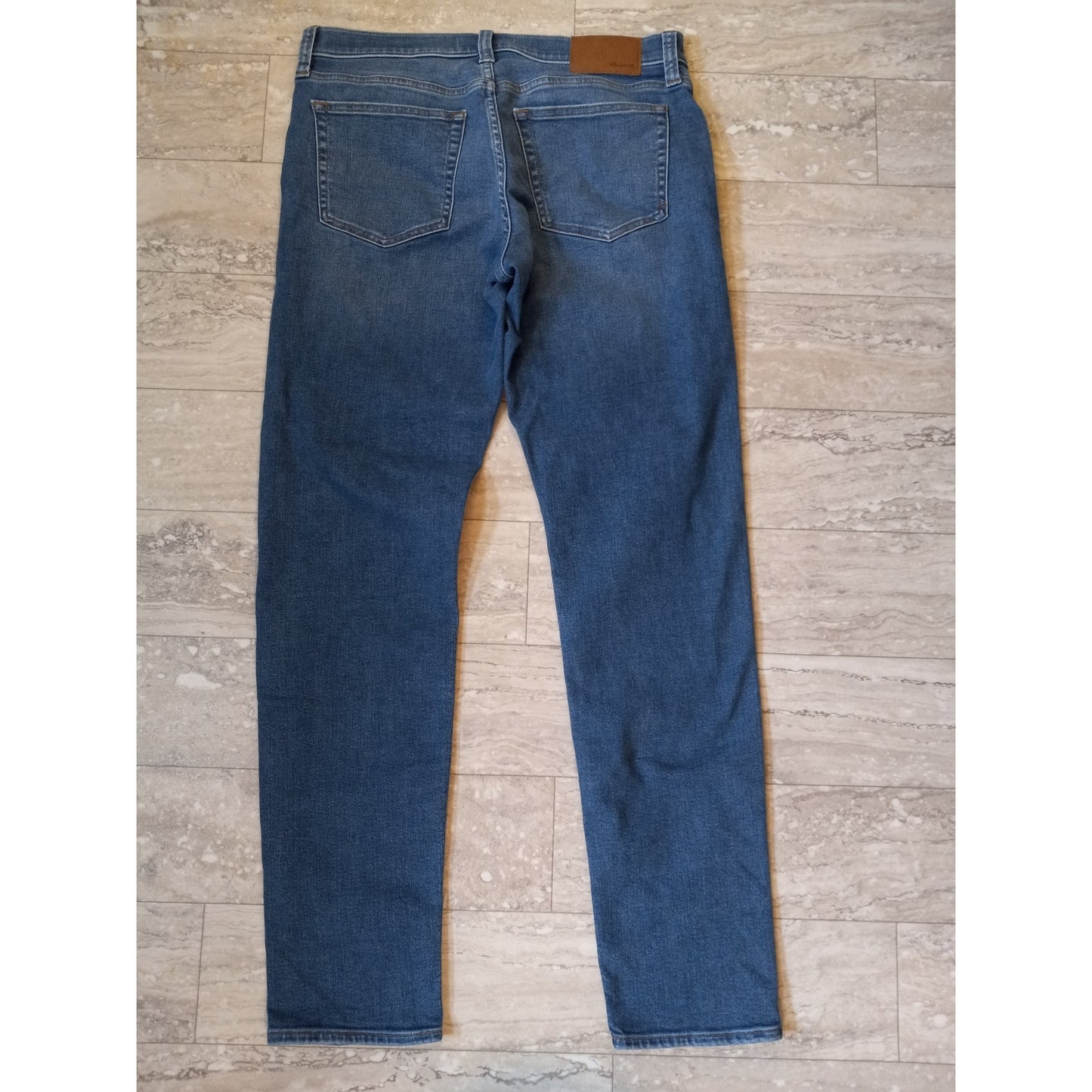 Madewell medium wash athletic slim mens jeans SIZE 32X34
