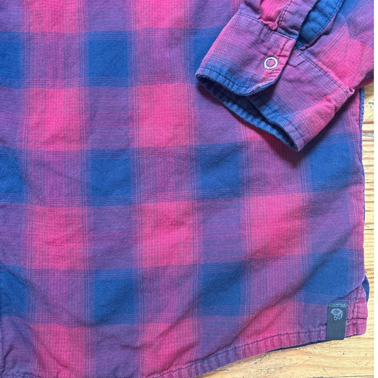 Mountain Hardwear red blue plaid reversible snap up long sleeve shirt SIZE XL
