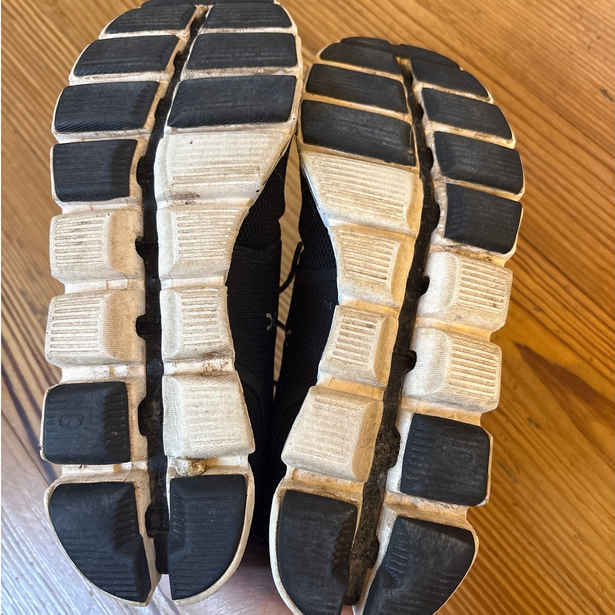 On Cloud 6 black white sole lace up women's running sneaker SIZE 9