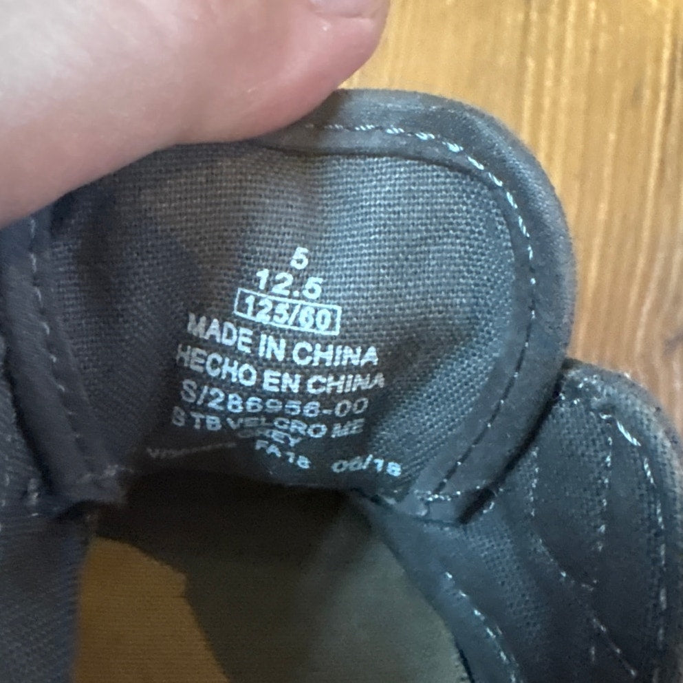 Old Navy gray faux suede double strap velkro toddler sneakers SIZE 5