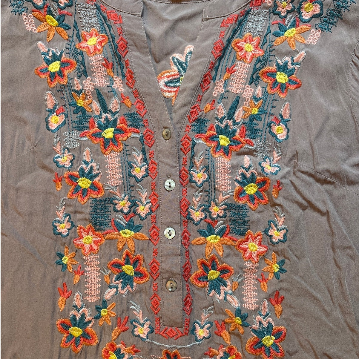 Solitaire light gray floral embroidered button adjustable sleeve blouse SIZE M