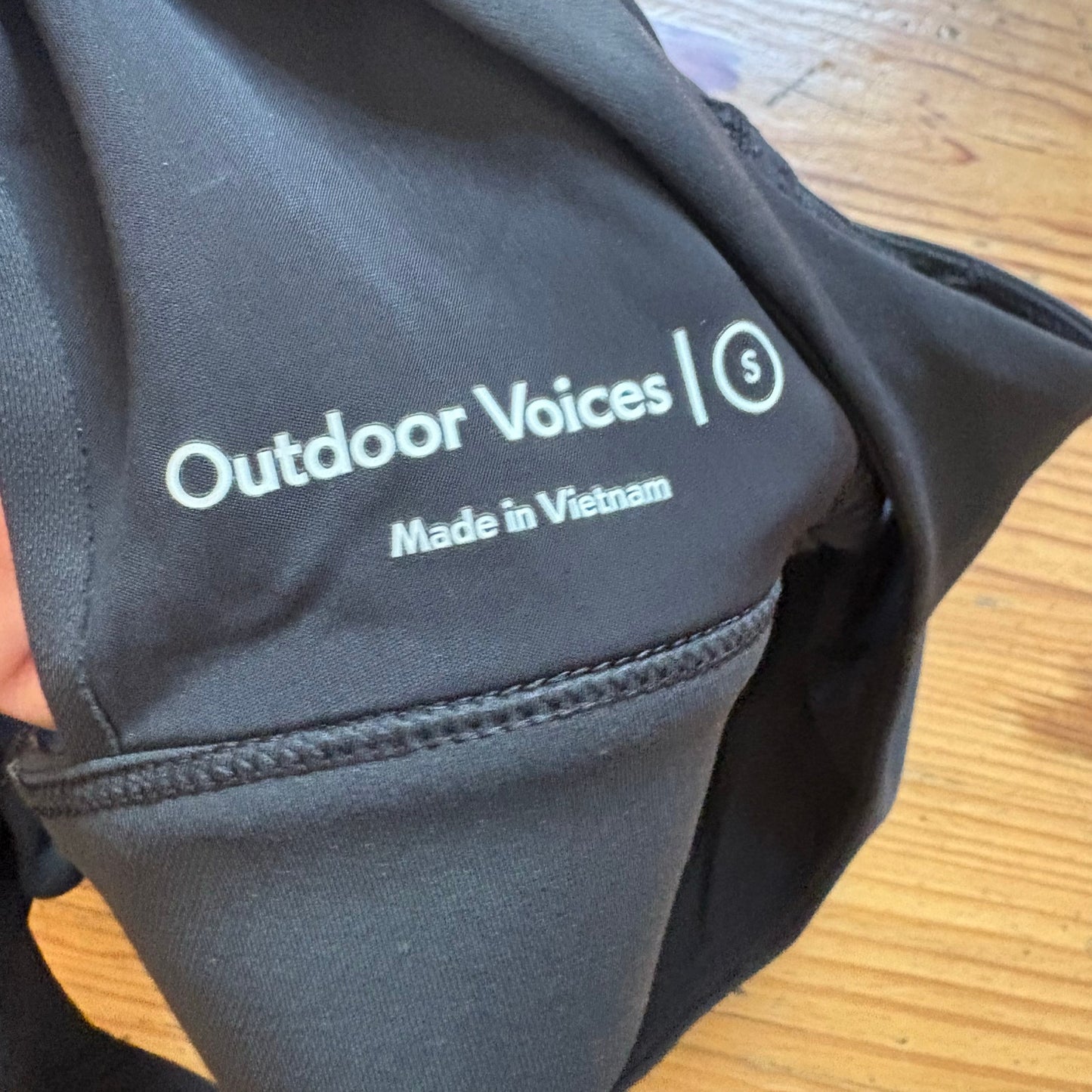 Outdoor Voices black open back clasp closure sports bra top SIZE S