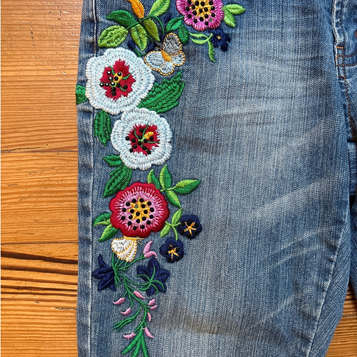 Boston Proper medium wash embroidered denim capri jeans SIZE 8