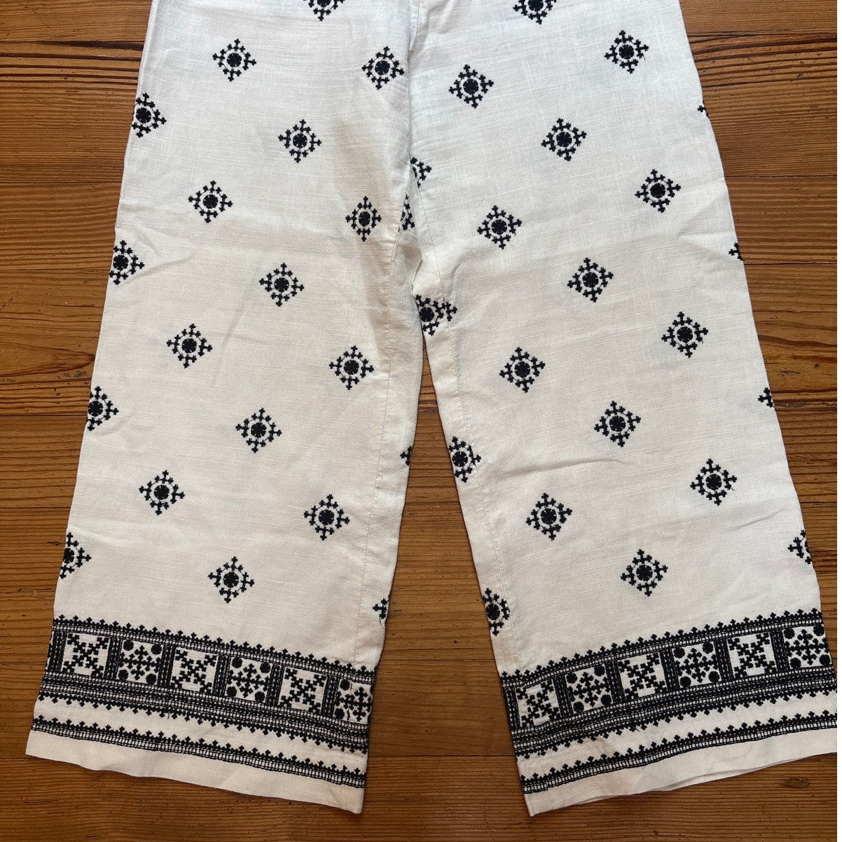 Zara linen blend white black embroidered wide leg cropped pants SIZE M