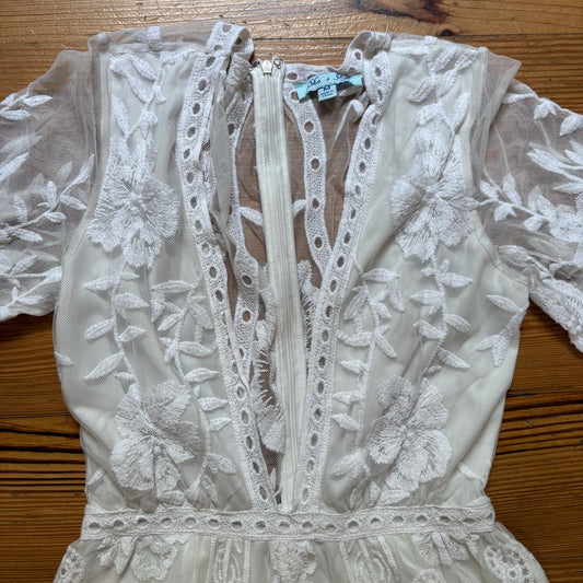 She + Sky white lace overlay plunge neckline short sleeve romper SIZE M