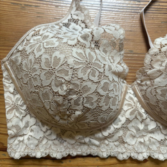 Maidenform  beige lace clasp back adjustable strap bra SIZE 40D
