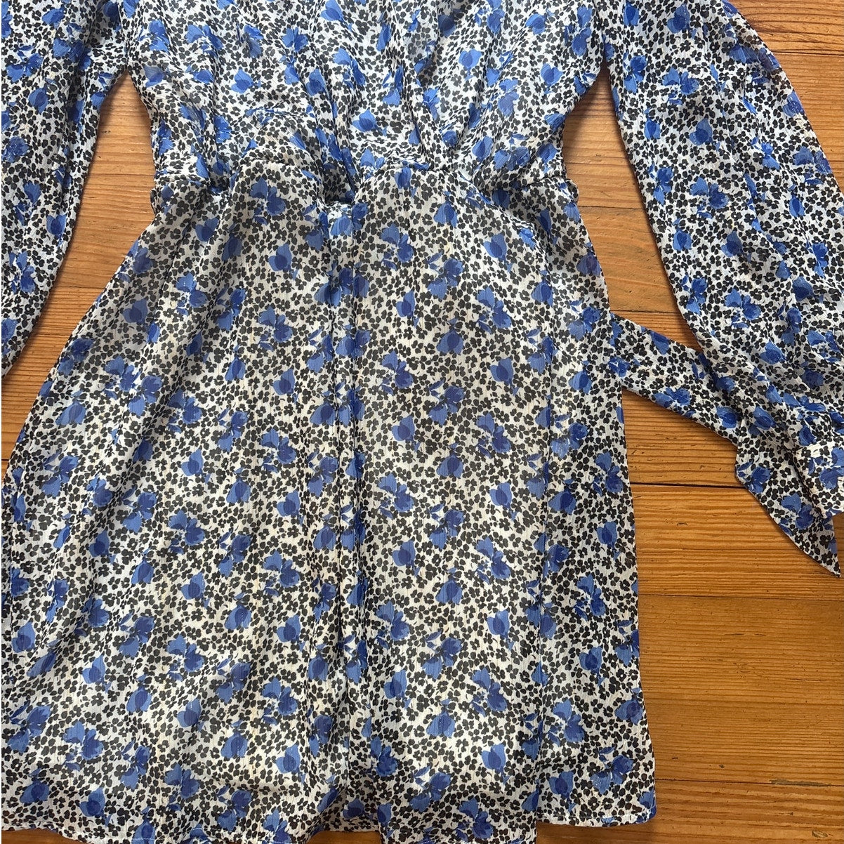 Express blue floral long sleeve plunge neckline wrap mini dress SIZE M