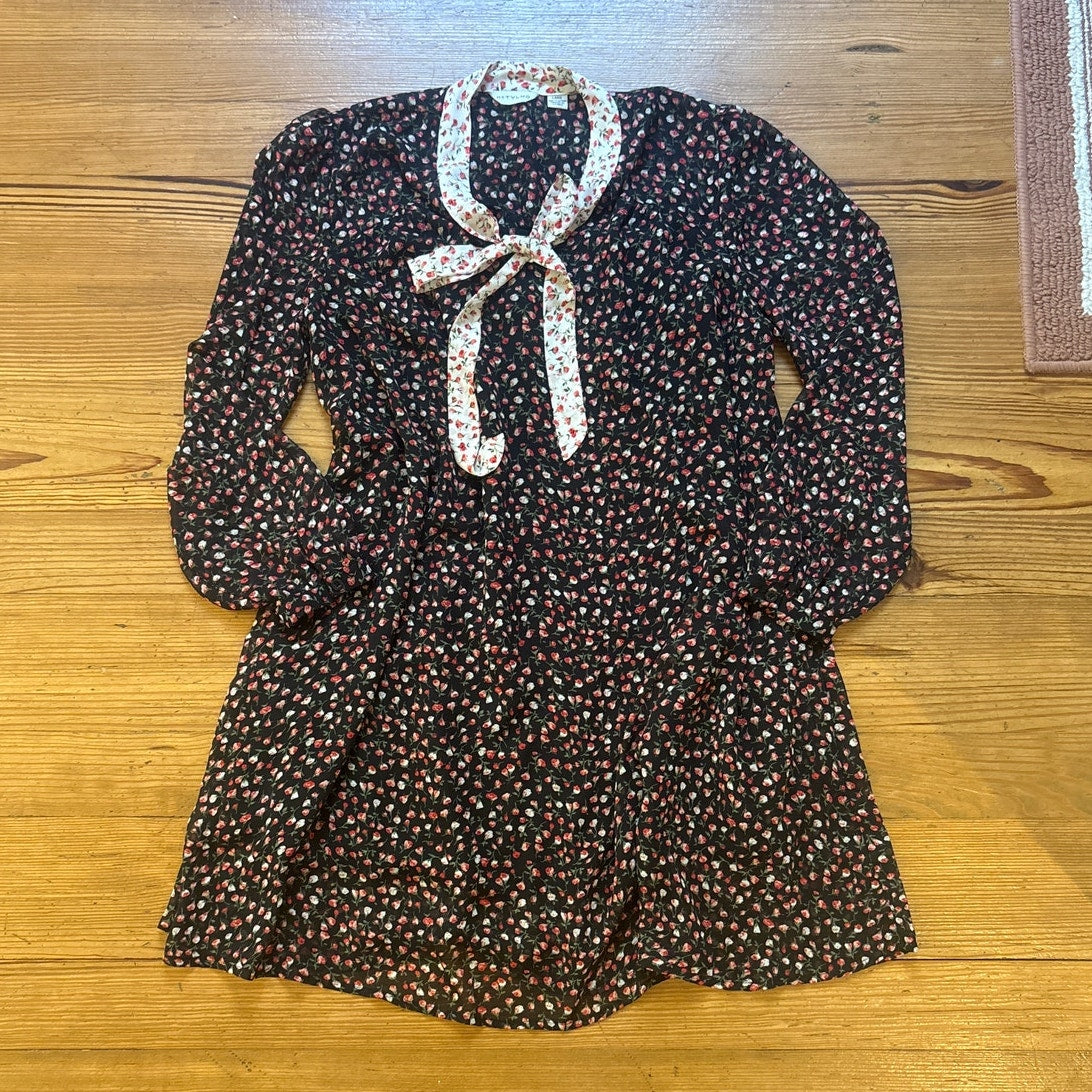 11.1. Tylho black floral keyhole tie neck long sleeve shift dress SIZE L