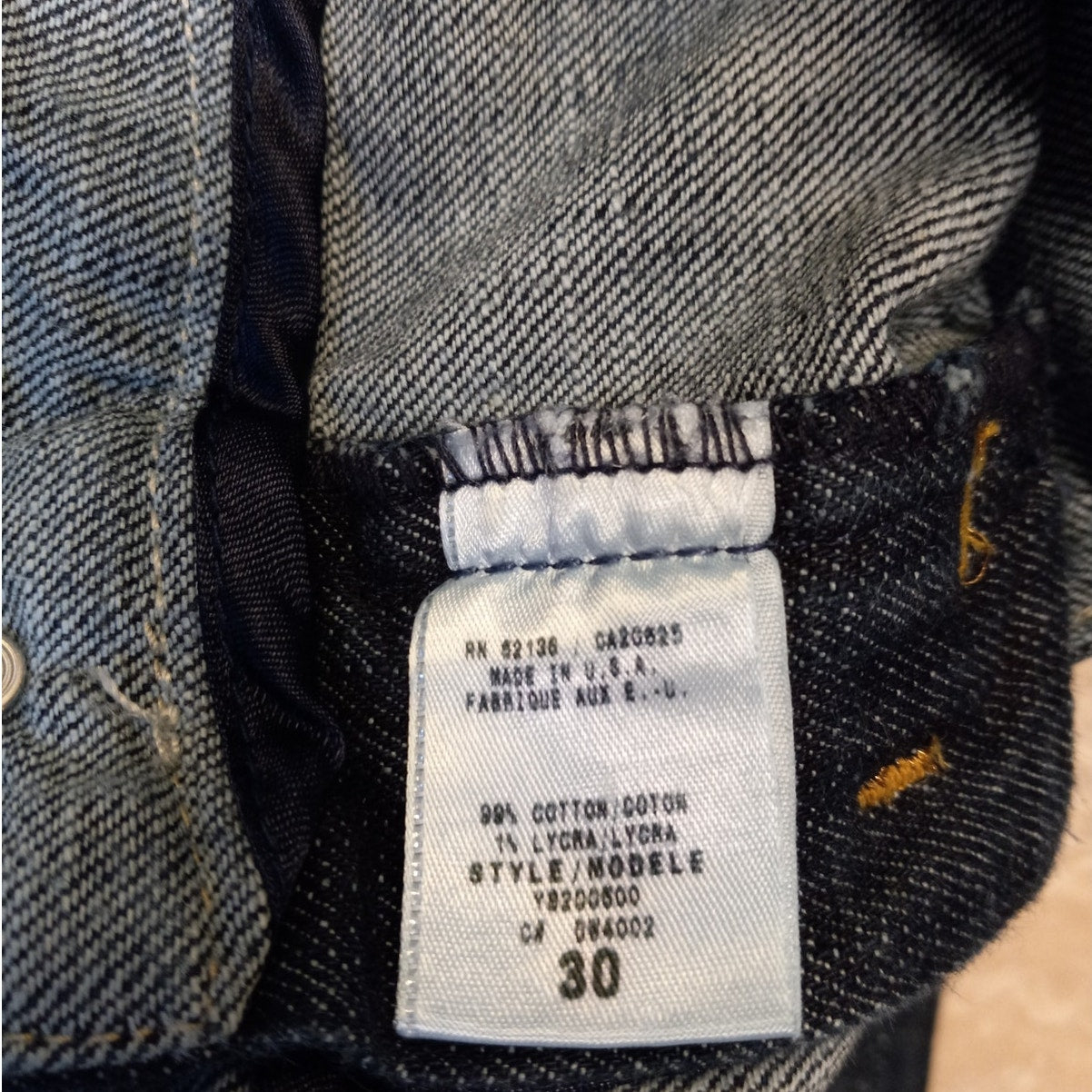 Guess y2k dark wash denim mid rise belted capri jeans SIZE 30