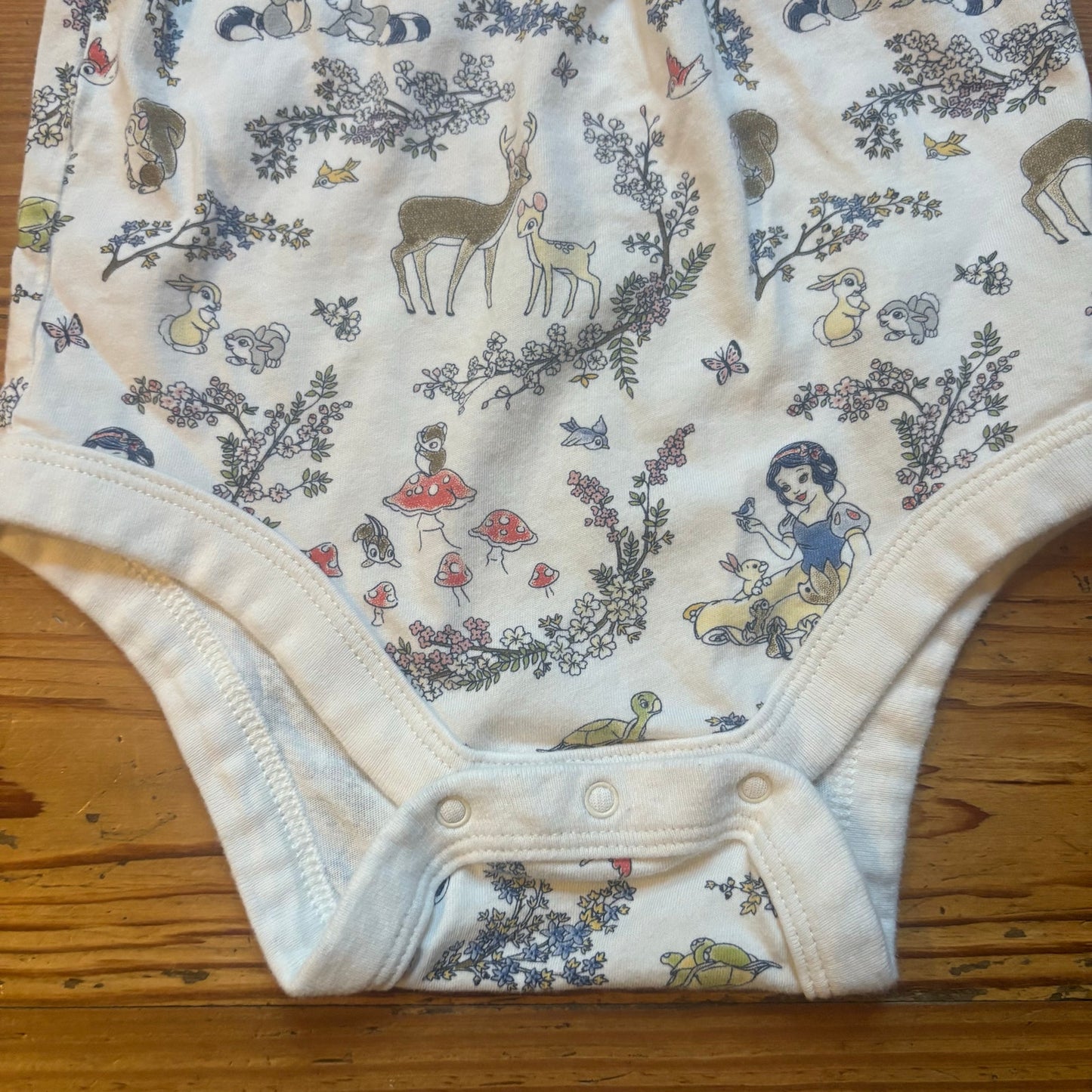 Gap Disney Snow White animal forest graphic long sleeve one piece SIZE 12-18M