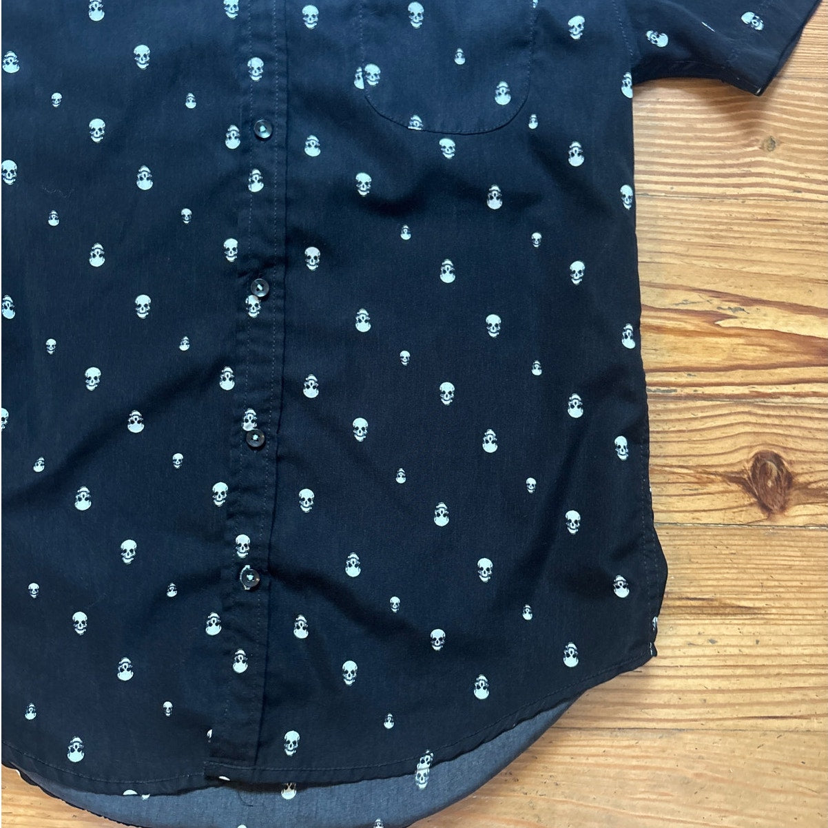 Drill Clothing Co black skull print short sleeve button up shirt SIZE M