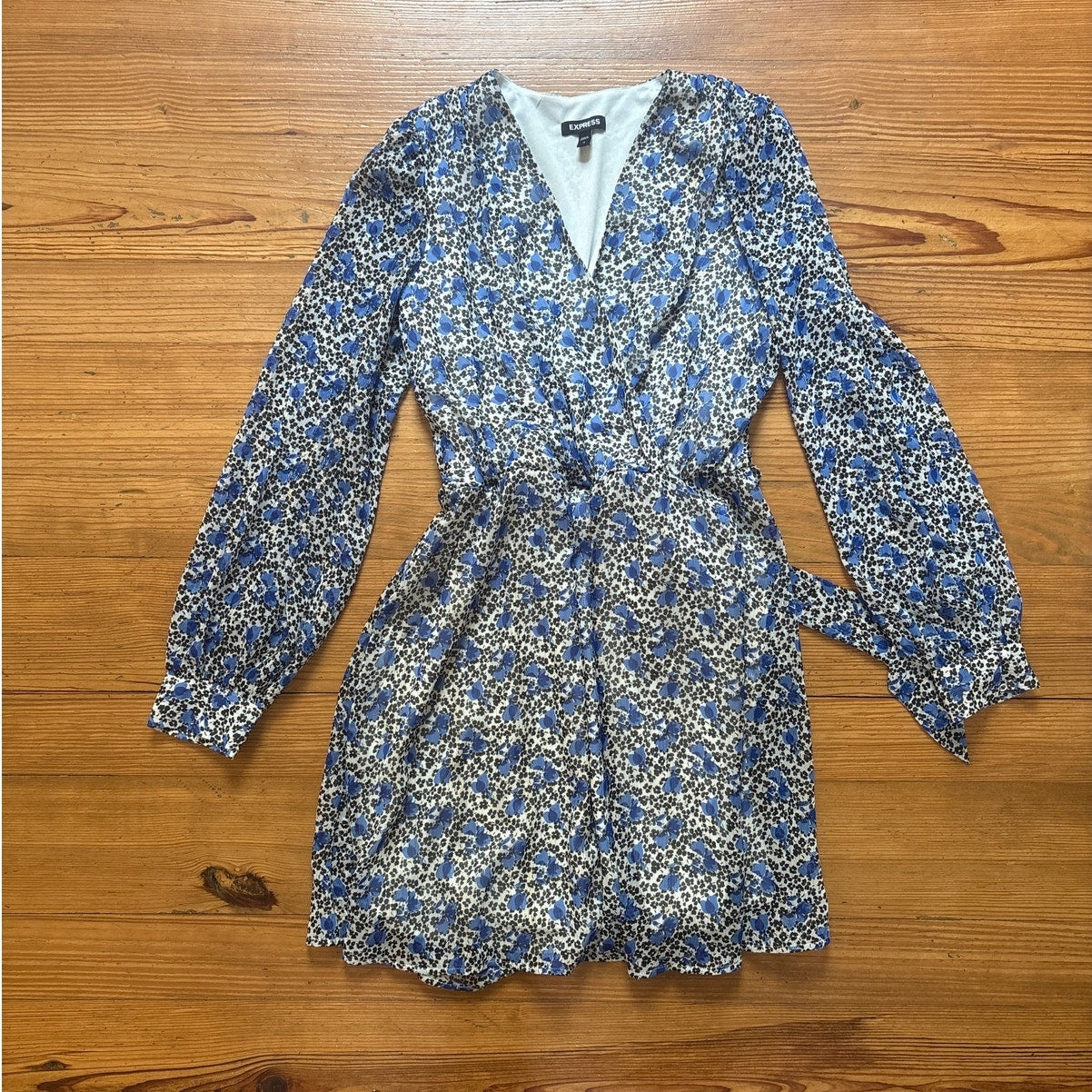 Express blue floral long sleeve plunge neckline wrap mini dress SIZE M