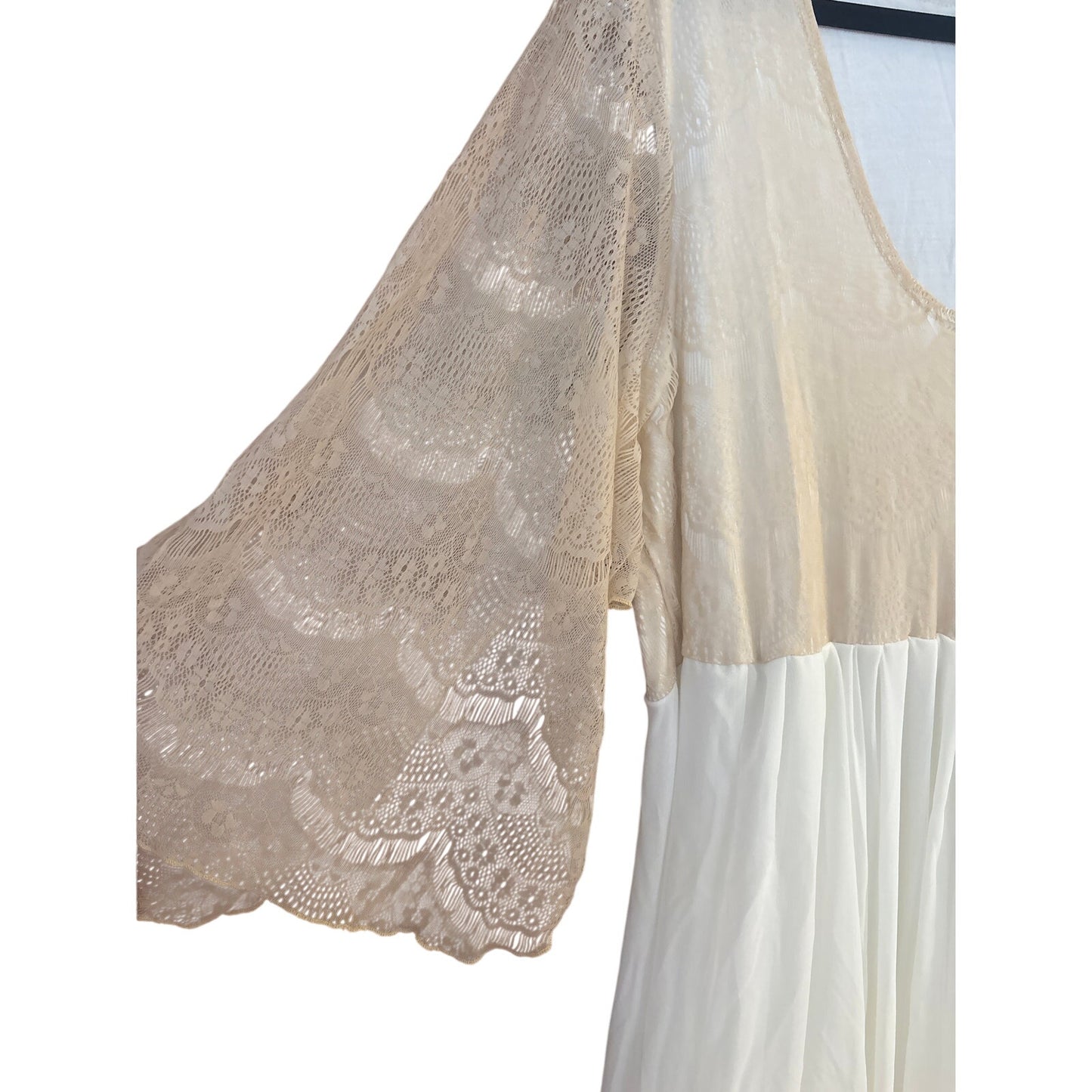 Boutique beige lace flutter sleeve tiered white chiffon formal dress SIZE 4X