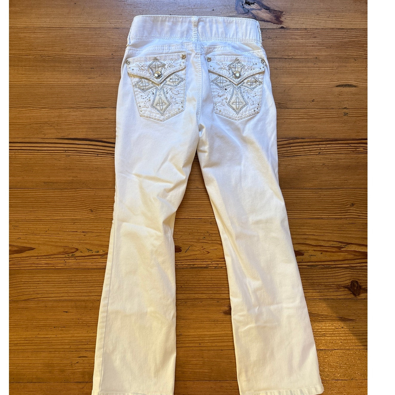 Apt. 9 white boot cut silver jeweled embroidered pocket high rise jeans SIZE 8