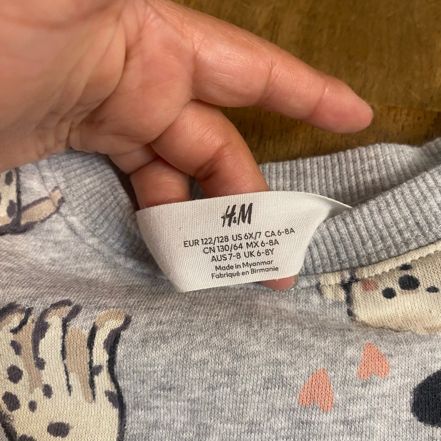 H&M gray Dalmatian hearts pattern crew pullover sweatshirt SIZE 6