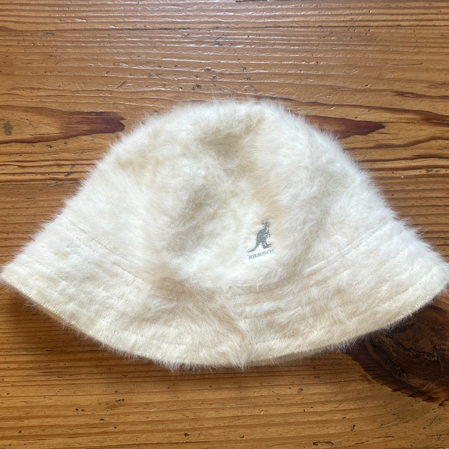 Kangol y2k white fuzzy warm fitted angora bucket hat SIZE L